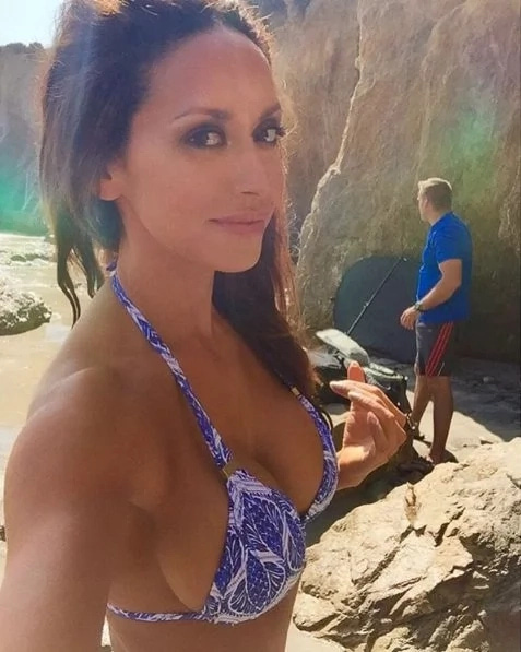 Сексуальная модель побаловала своих поклонников откровенными снимками